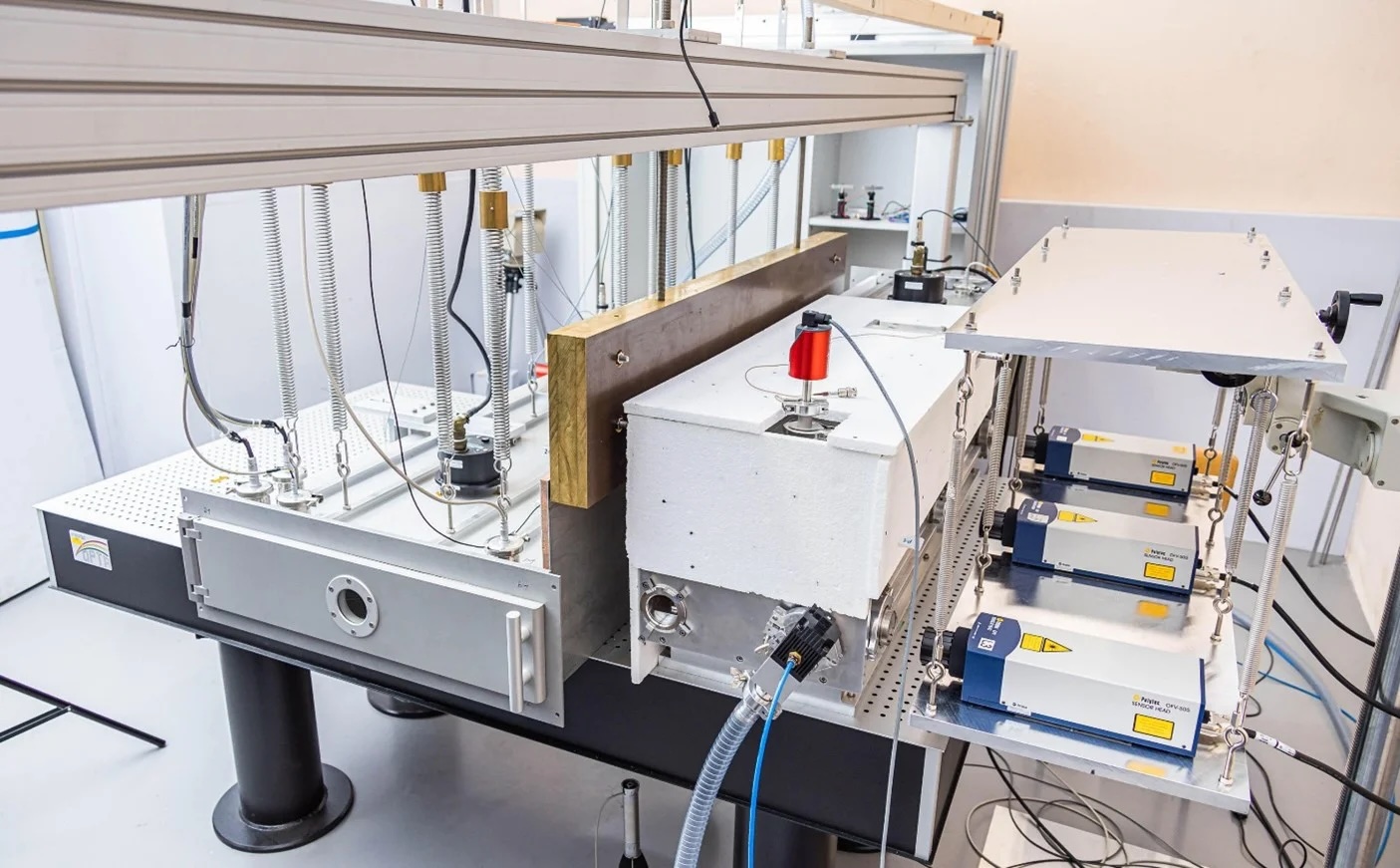 How Can We Measure the Gravitational Constant in a Modern Physics Lab?