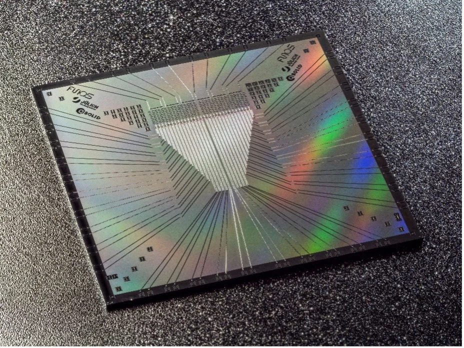 QSolid-30qubitchip